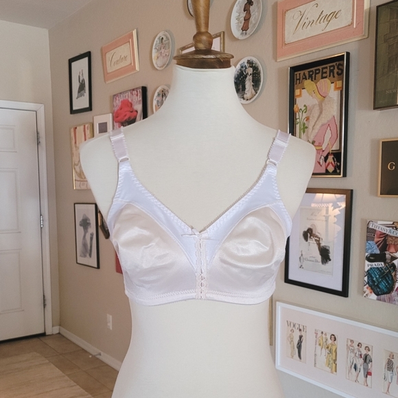 Vintage Intimates & Sleepwear Vintage 6s White And Cream Satin